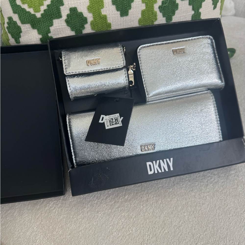 New DKNY Metallic Silver Accessory Set